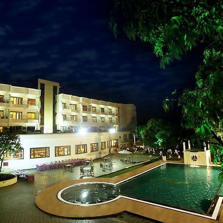 Pluz Resort Silvassa Exterior photo