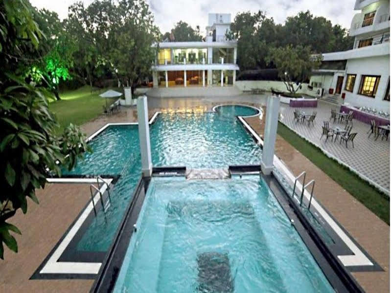 Pluz Resort Silvassa Exterior photo