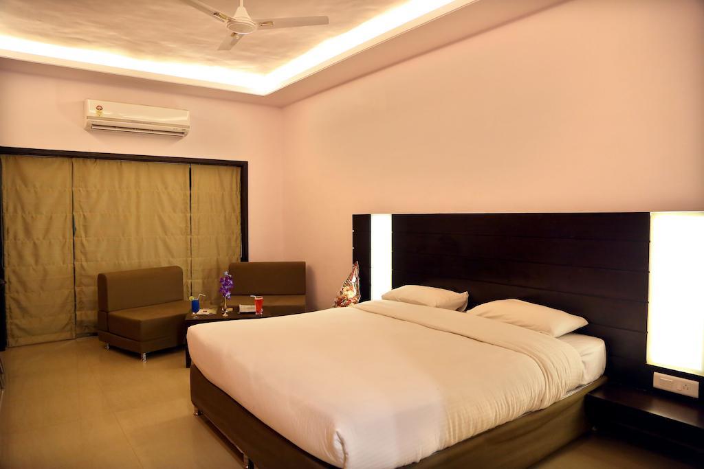Pluz Resort Silvassa Room photo