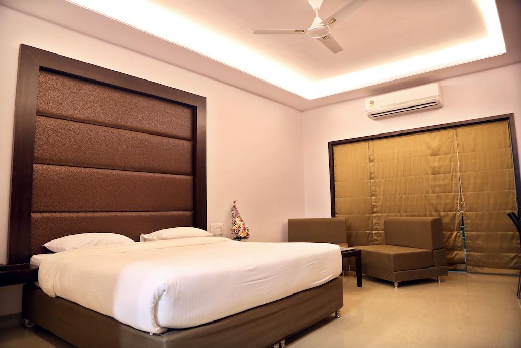 Pluz Resort Silvassa Room photo