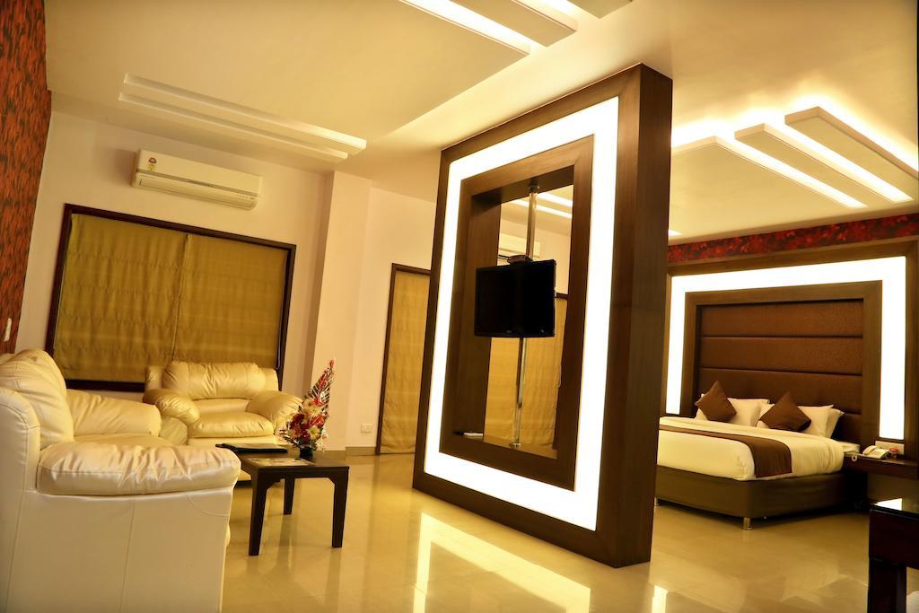 Pluz Resort Silvassa Room photo