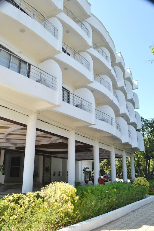 Pluz Resort Silvassa Exterior photo